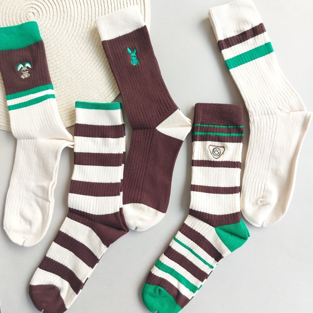 جوراب ساقدار زنانه طرحدار گلدوزی تم قهوه ای